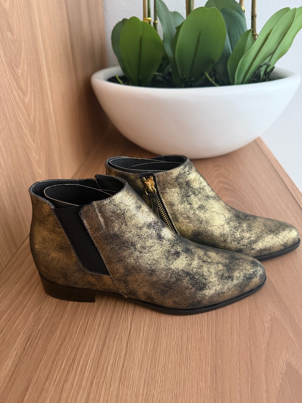 Giuseppe Zanotti Metallic Gold Leather Ankle Boots Size 35 – New Without Tags